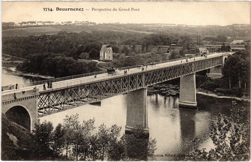 Carte postale ancienne Douarnenez Perspective du grand pont à Douarnenez