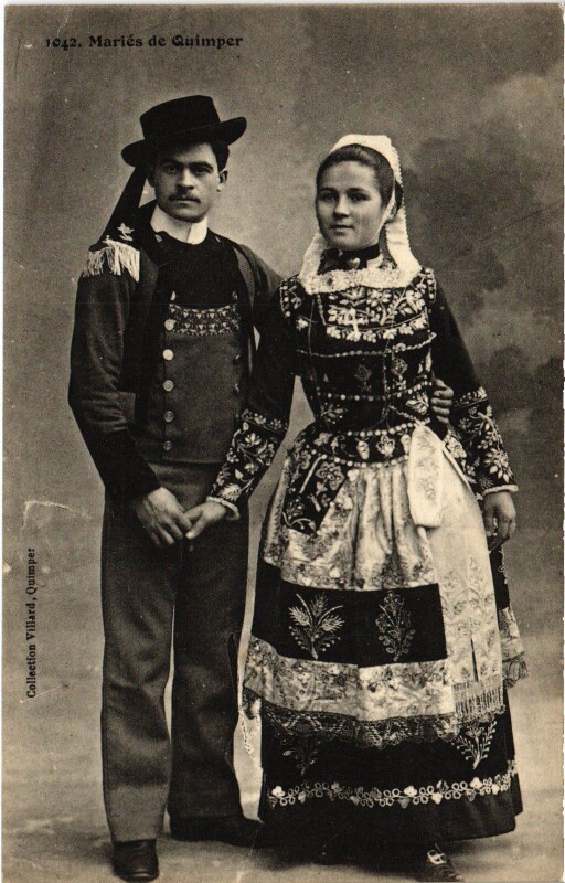 Carte postale ancienne Folklore Quimper mariées à Quimper