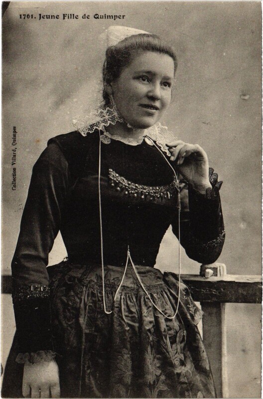 Carte postale ancienne Folklore Quimper Jeune fille à Quimper