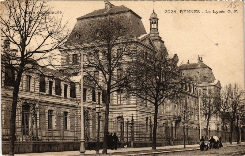 Carte postale ancienne Rennes Le Lycée à Rennes