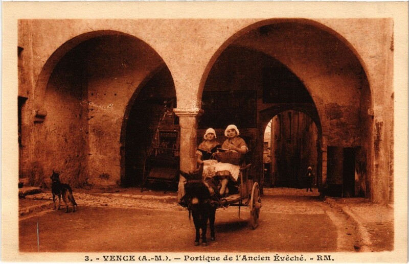 Carte postale ancienne Vence Portique Ancien Eveché à Vence