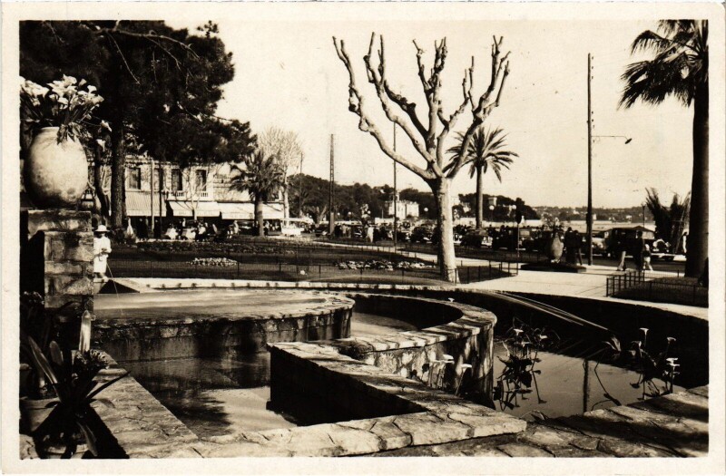 Carte postale ancienne Juan-les-Pins Le Bassin des Jardins carte photo