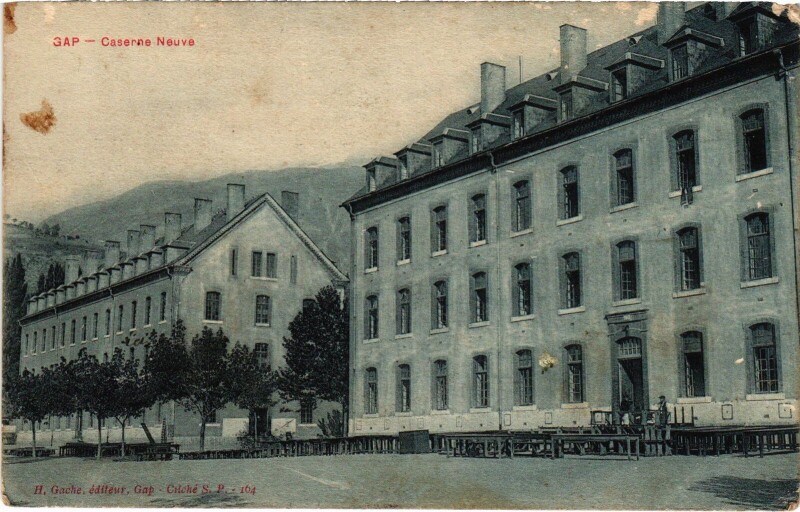 Carte postale ancienne Gap caserne Neuve