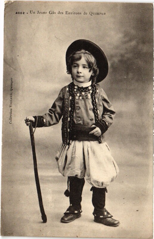 Carte postale ancienne Folklore Quimper jeune gas à Quimper