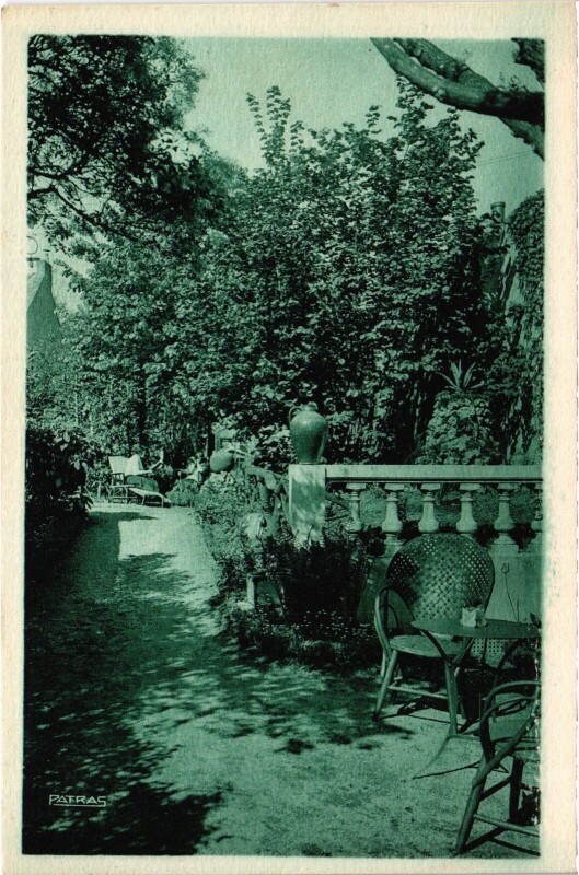 Carte postale ancienne Néris-les-Bains hotel Bretin et Villa Léonie à Néris-les-Bains