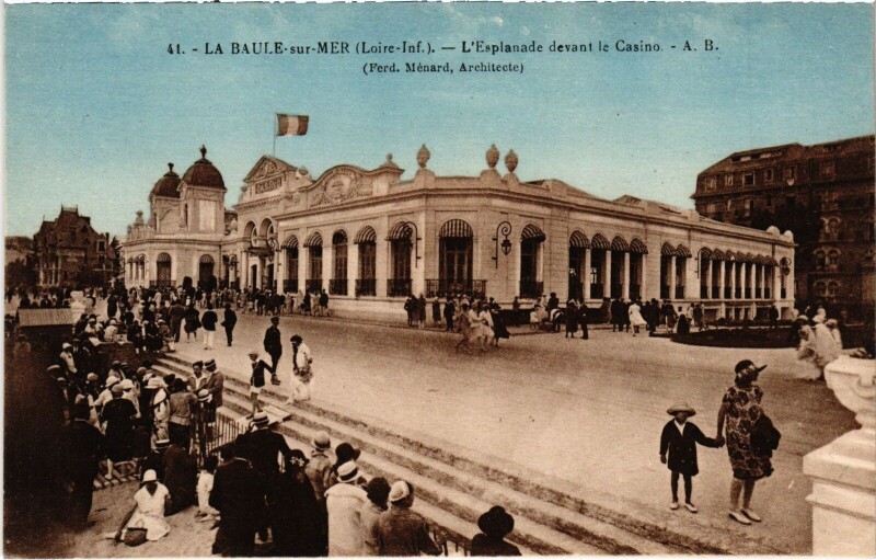 Carte postale ancienne La Baule-sur-Mer Esplanade devant le Casion