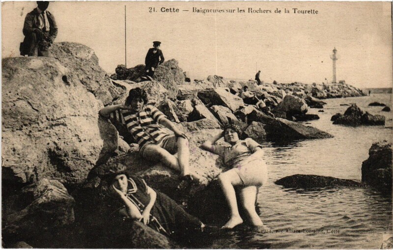 Carte postale ancienne Cette baigneuses sur les Rochers de la Tourette à Aigne