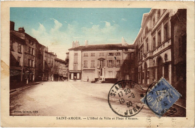 Carte postale ancienne Saint-Amour Hotel de Ville Place d'Armes à Saint-Amour