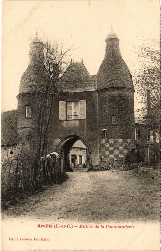 Carte postale ancienne Arville Entrée de la Commanderie