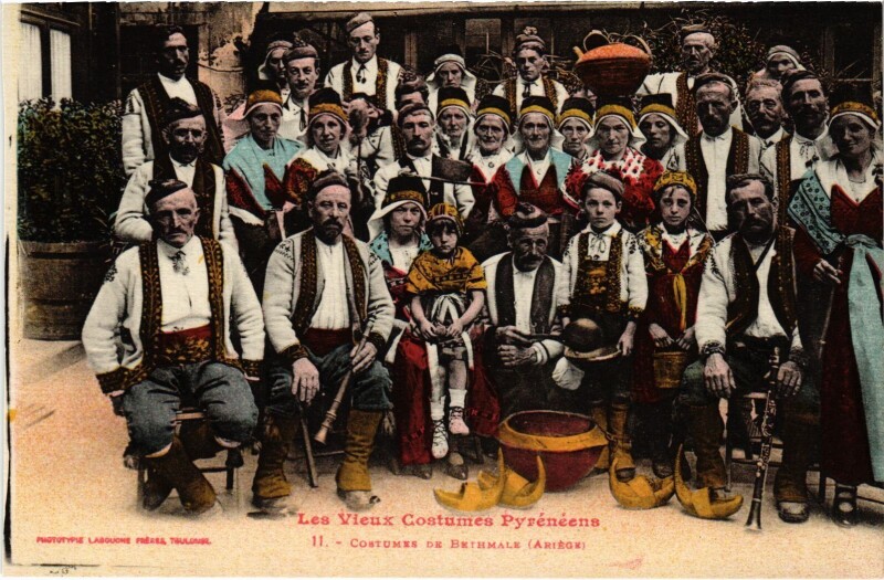 Carte postale ancienne Bethmale Costumes à Bethmale