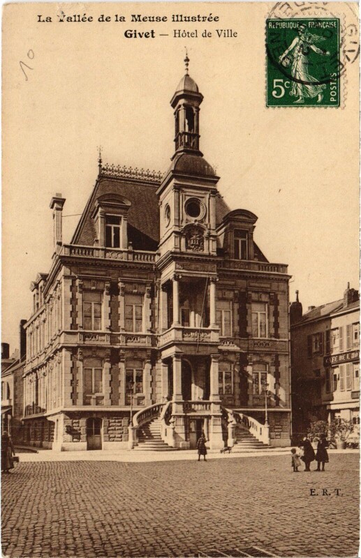 Carte postale ancienne Givet Hotel de Ville à Givet