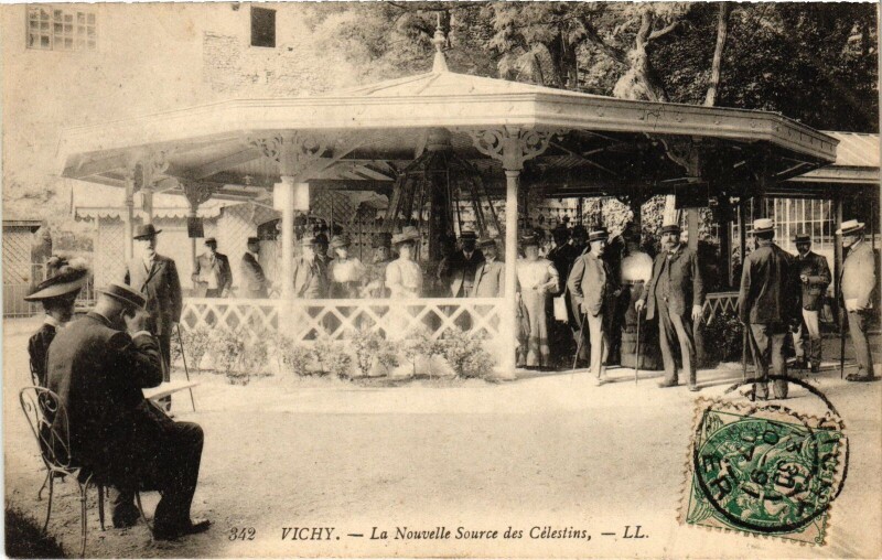 Carte postale ancienne Vichy Nouvelle Source des Célestins à Vichy