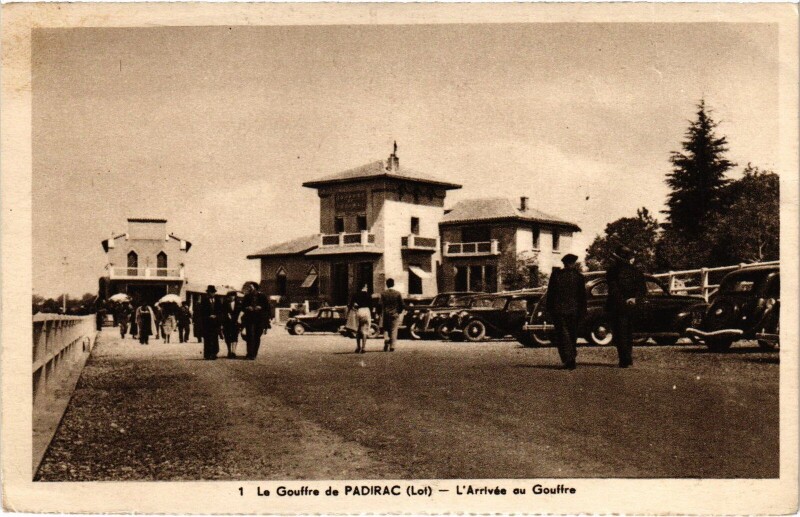 Carte postale ancienne La Gouffre Padirac Arrivée au Goufffre automobile à Padirac