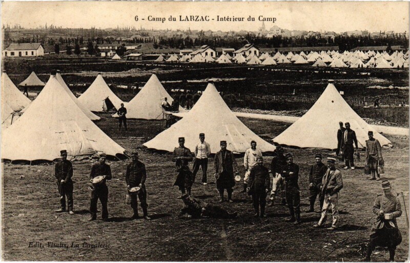 Carte postale ancienne Camp de Larzac Interieur du Camp