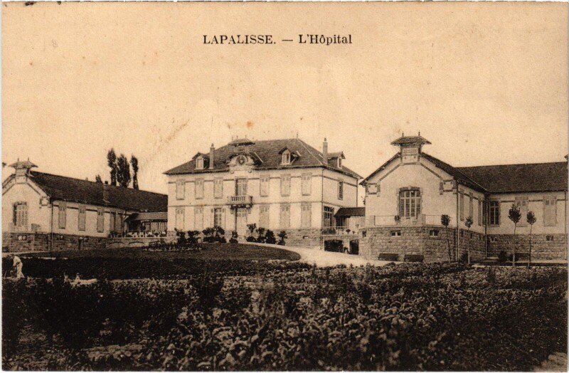Carte postale ancienne Lapalisse Hopital à Lapalisse