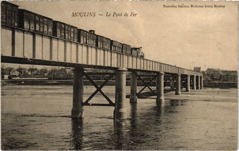 Carte postale ancienne Moulins Pont de Fer à Moulins