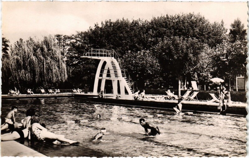Carte postale ancienne Vichy La Piscine du Sporting-Club à Vichy