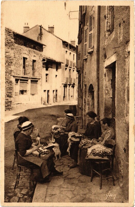 Carte postale ancienne Folklore Le Puy Groupe de Dentellieres