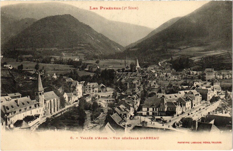 Carte postale ancienne Vallée d'Aure Arreau vue générale à Arreau