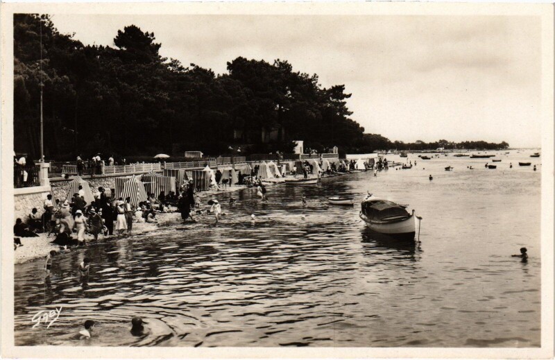 Carte postale ancienne Andernos-les-bains un coin de la Plage à Andernos-les-Bains
