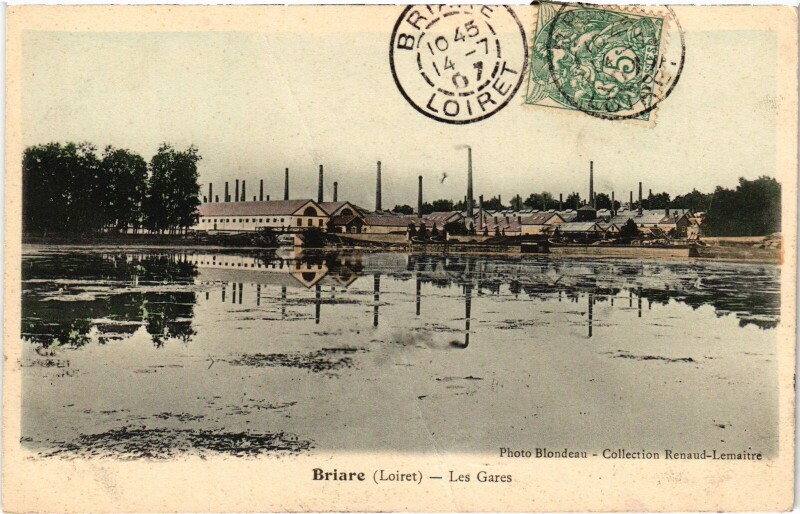 Carte postale ancienne Briare Les Gares à Briare