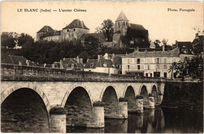 Carte postale ancienne Le Blanc Ancien Chateau au Blanc