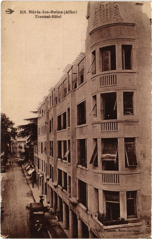 Carte postale ancienne Néris-les-Bains Thermal Hotel à Néris-les-Bains