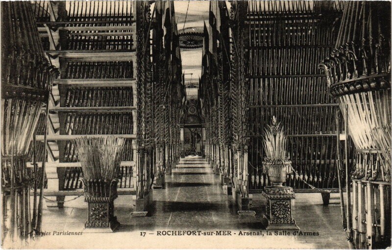 Carte postale ancienne Rochefort-sur-Mer Arsenal Salle d'Armes à Rochefort