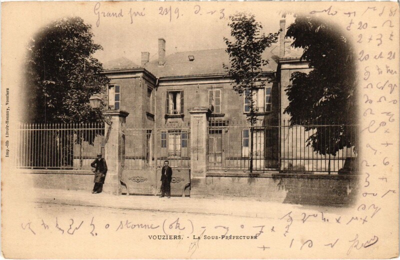 Carte postale ancienne Vouziers Sous-Préfecture à Vouziers