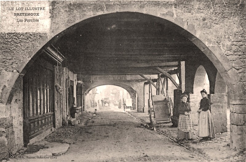 Carte postale ancienne LE LOT ILLUSTRE  BRETENOUX   les Porches à Bretenoux