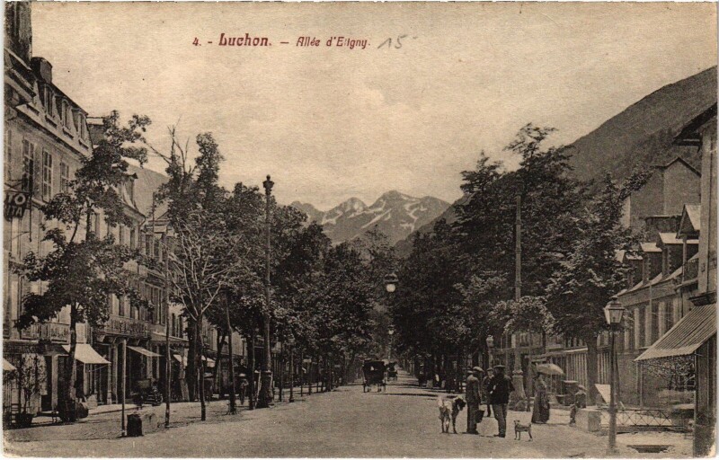 Carte postale ancienne Luchon Allée d'Etigny