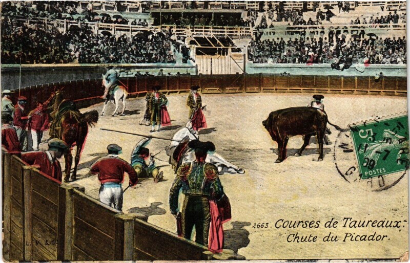 Carte postale ancienne Nimes Courses du Taureaux Chute du Picador