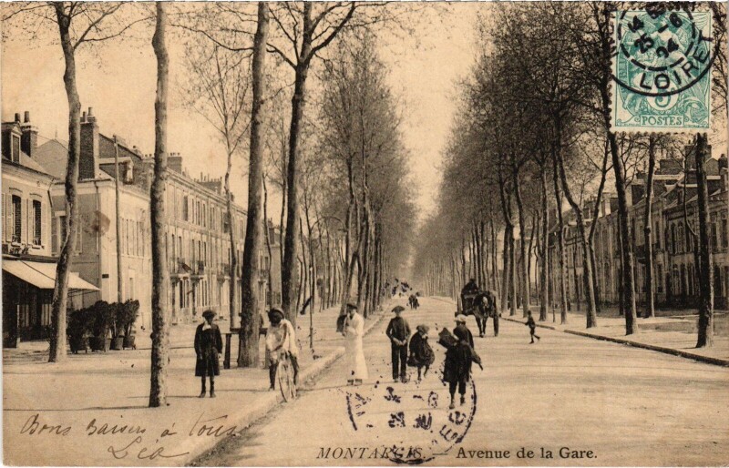 Carte postale ancienne Montargis Avenue de la Gare à Montargis