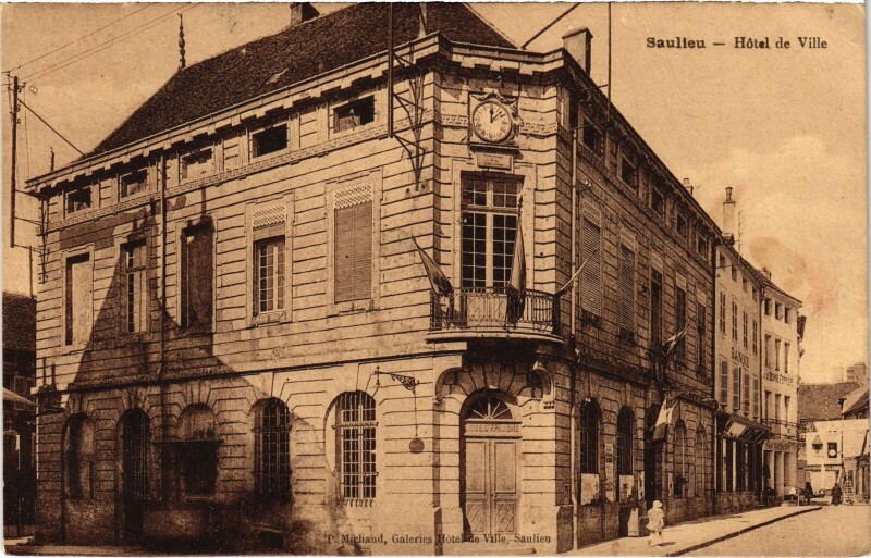 Carte postale ancienne Saulieu Hotel de Ville à Saulieu