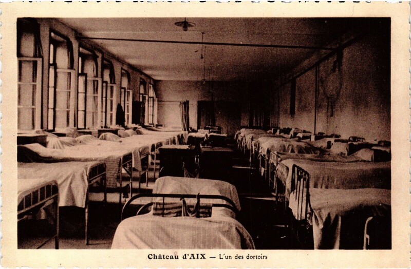 Carte postale ancienne Chateau de Aix l'un des dortoirs