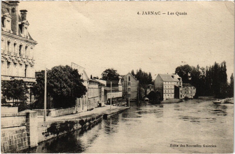 Carte postale ancienne Jarnac Les Quais à Jarnac