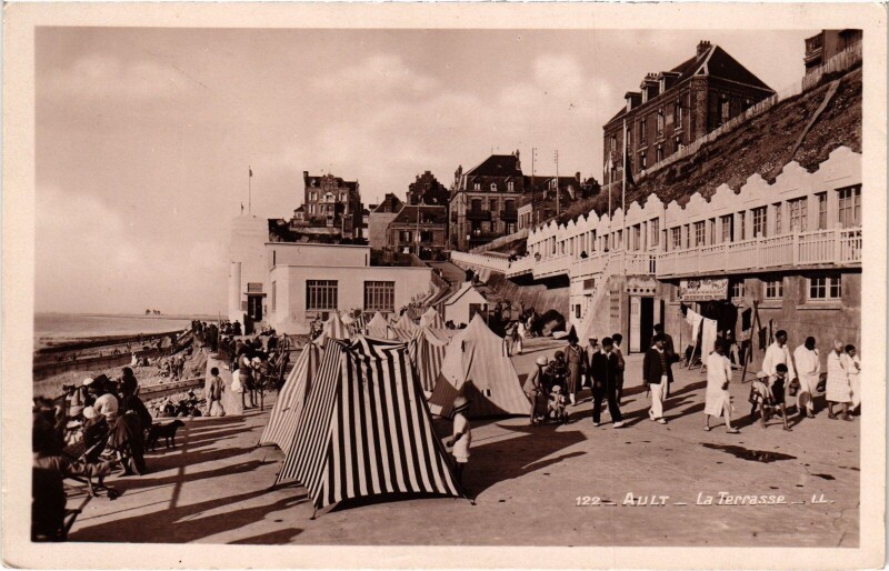 Carte postale ancienne Ault La terrasse