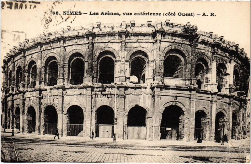 Carte postale ancienne Nimes Les Arenes