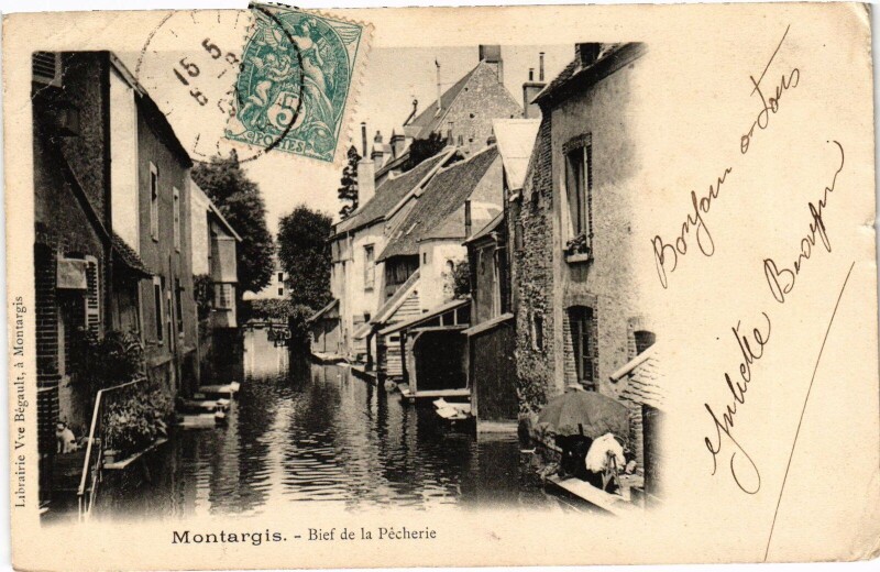 Carte postale ancienne Montargis Bief de la Pecherie à Montargis