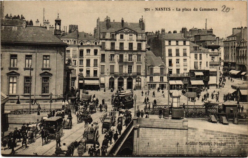 Carte postale ancienne Nantes Place du Commerce à Nantes