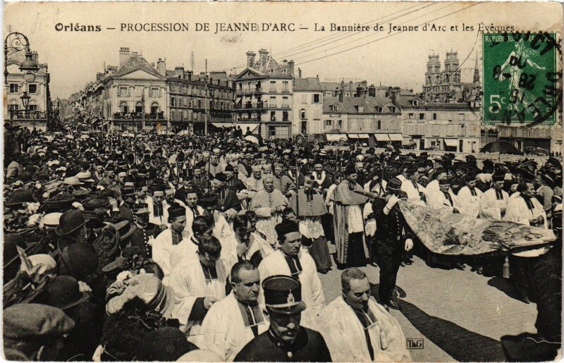 Carte postale ancienne Orléans Procession Jeanne d'Arc La Banniere à Orléans