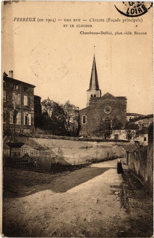 Carte postale ancienne Perreux une rue Eglise à Perreux