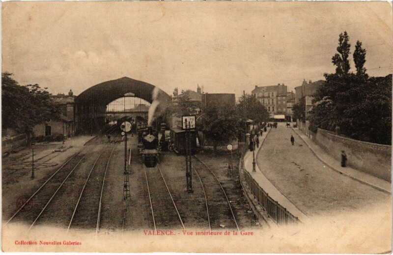 Carte postale ancienne Valence vue interieur de la Gare Railway à Valence