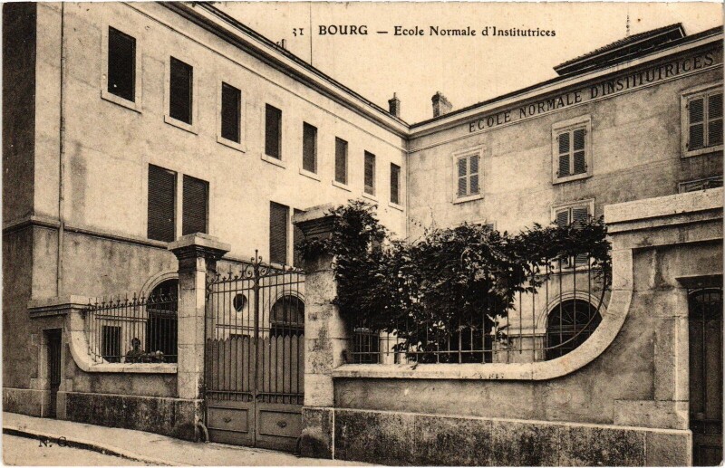 Carte postale ancienne Bourg Ecole Normale d'Institutrices