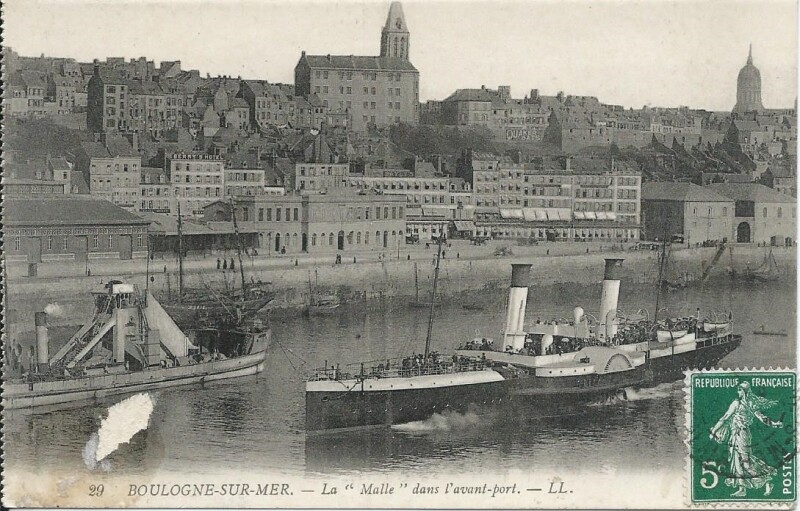Carte postale ancienne La Malle dans l'avant-port à Boulogne-sur-Mer