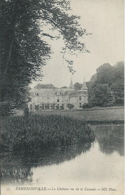 Carte postale ancienne Le Château vu de la Cascade à Ermenonville