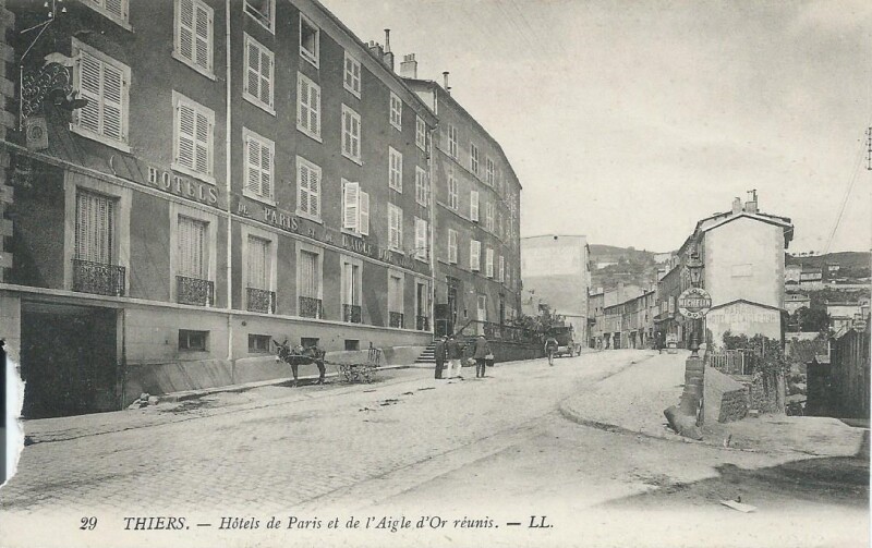Carte postale ancienne Hôtels de Paris et de l'Aigle d'Or réunis à Thiers