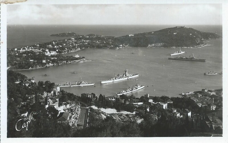 Carte postale ancienne L'Escadre en Rade et le Cap Ferrat à Villefranche-sur-Mer