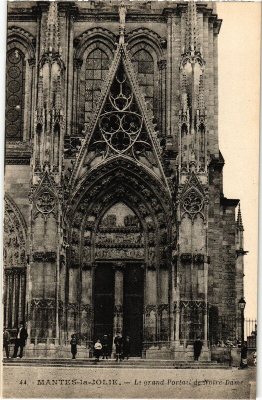 Carte postale ancienne Mantes-la-Jolie Le Grand Portail de Notre-Dame à Mantes-la-Jolie