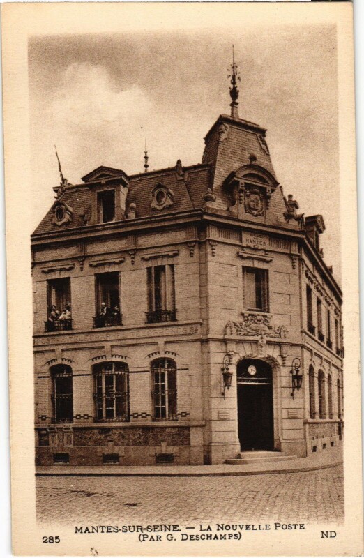 Carte postale ancienne Mantes-la-Jolie La Nouvelle Poste à Mantes-la-Jolie